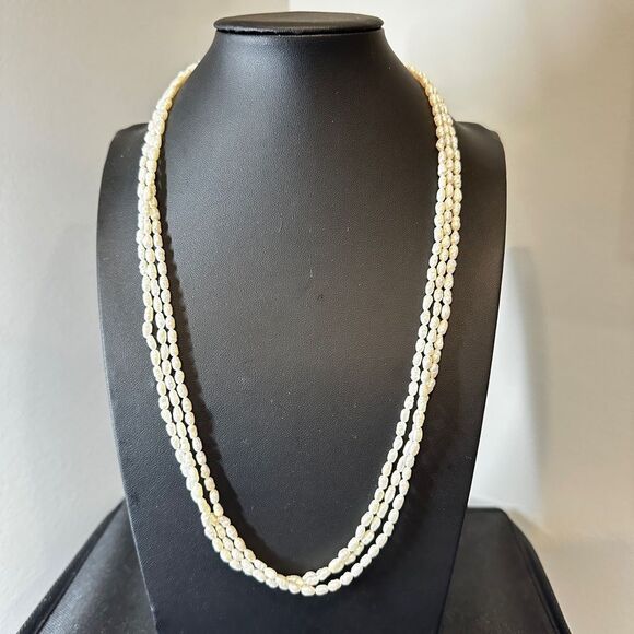 24" and three strands of rice pearls with 14kt yellow gold hardware necklace! - Picture 13 of 14